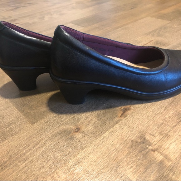Black leather Bioheels with OrthoCushion size 7 wide - Picture 2 of 5